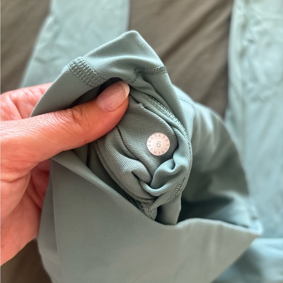 Lululemon // Wunder under leggings 26” luxtreme - Picture 6 of 6